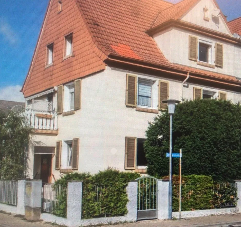 Zweifamilienhaus — vor der Sanierung
