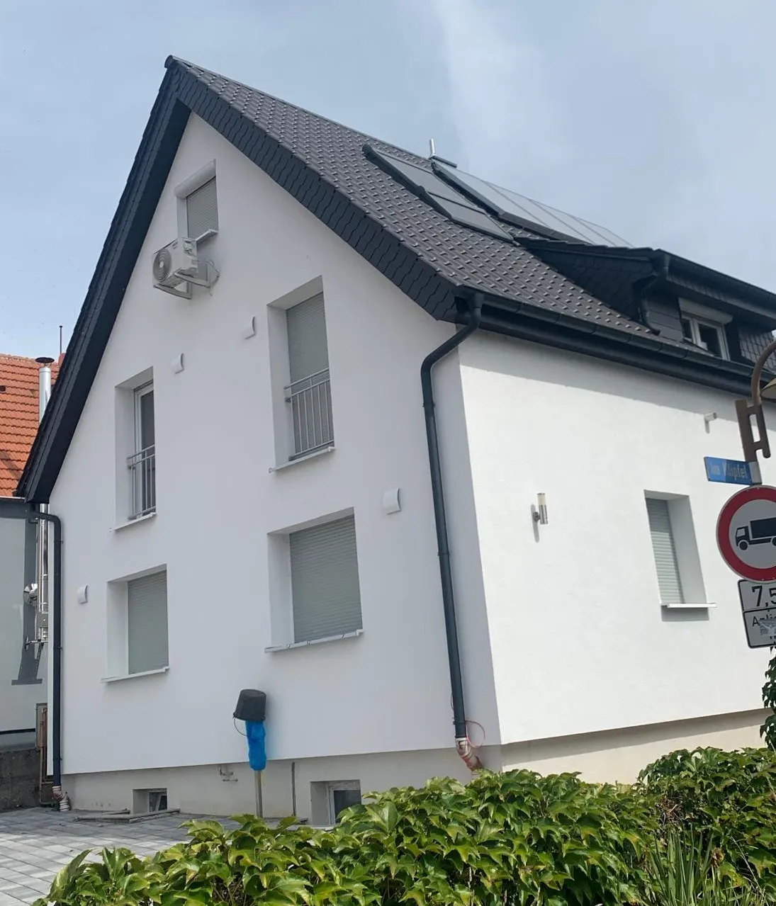 Projekt P9, Vorderansicht — nach der Sanierung