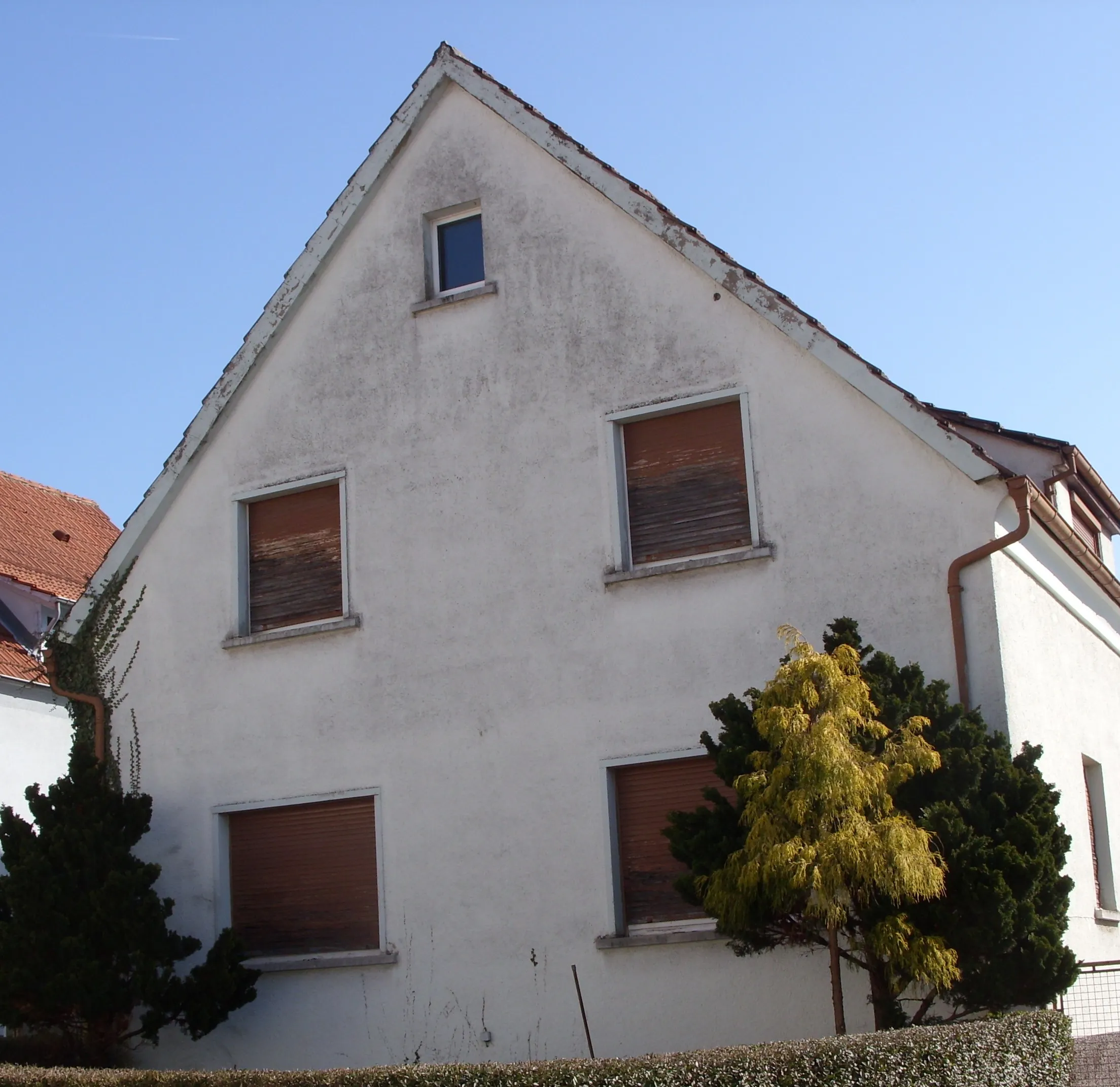Projekt P9, Vorderansicht — vor der Sanierung